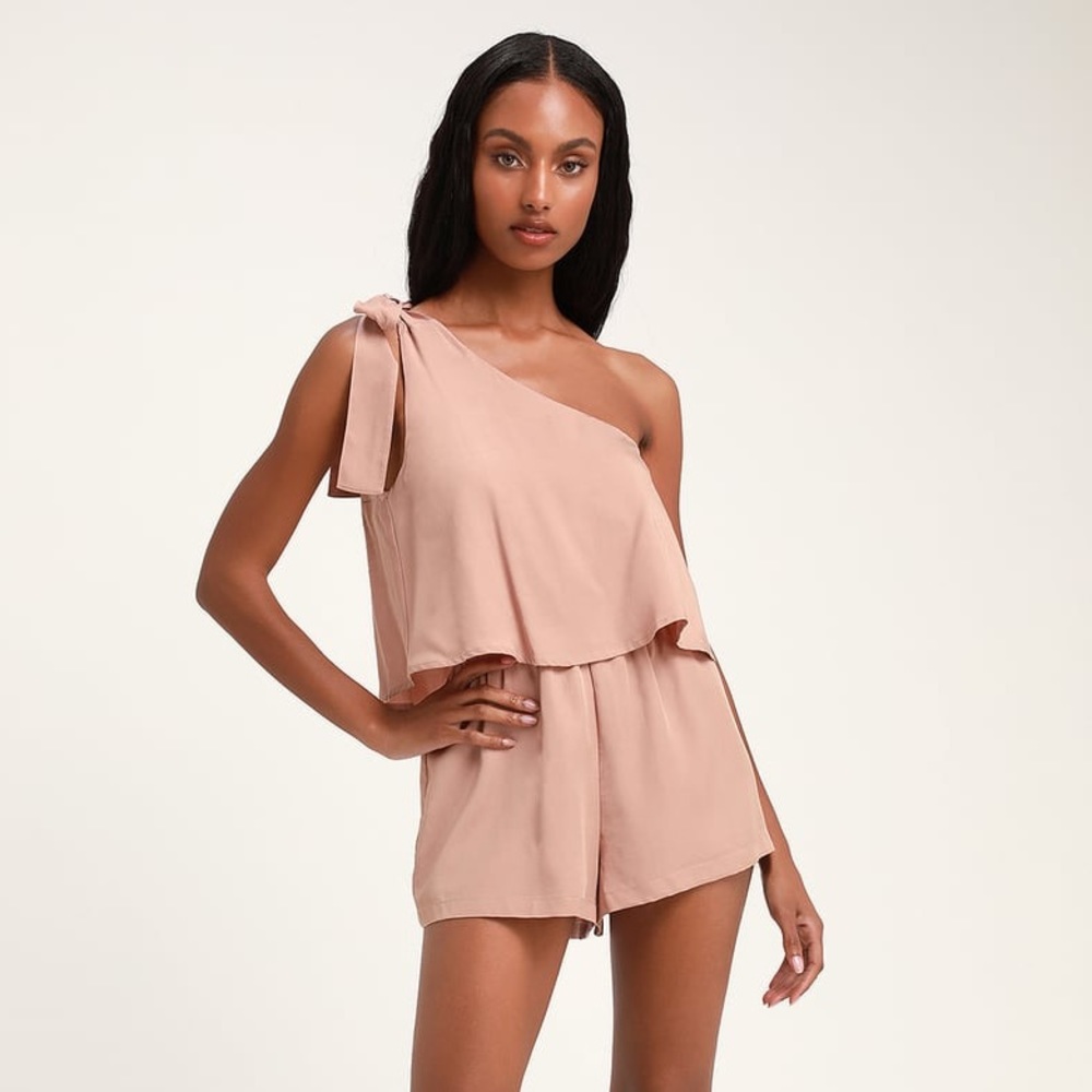 NWT | Lulu’s One Shoulder Dusty Rose Romper
